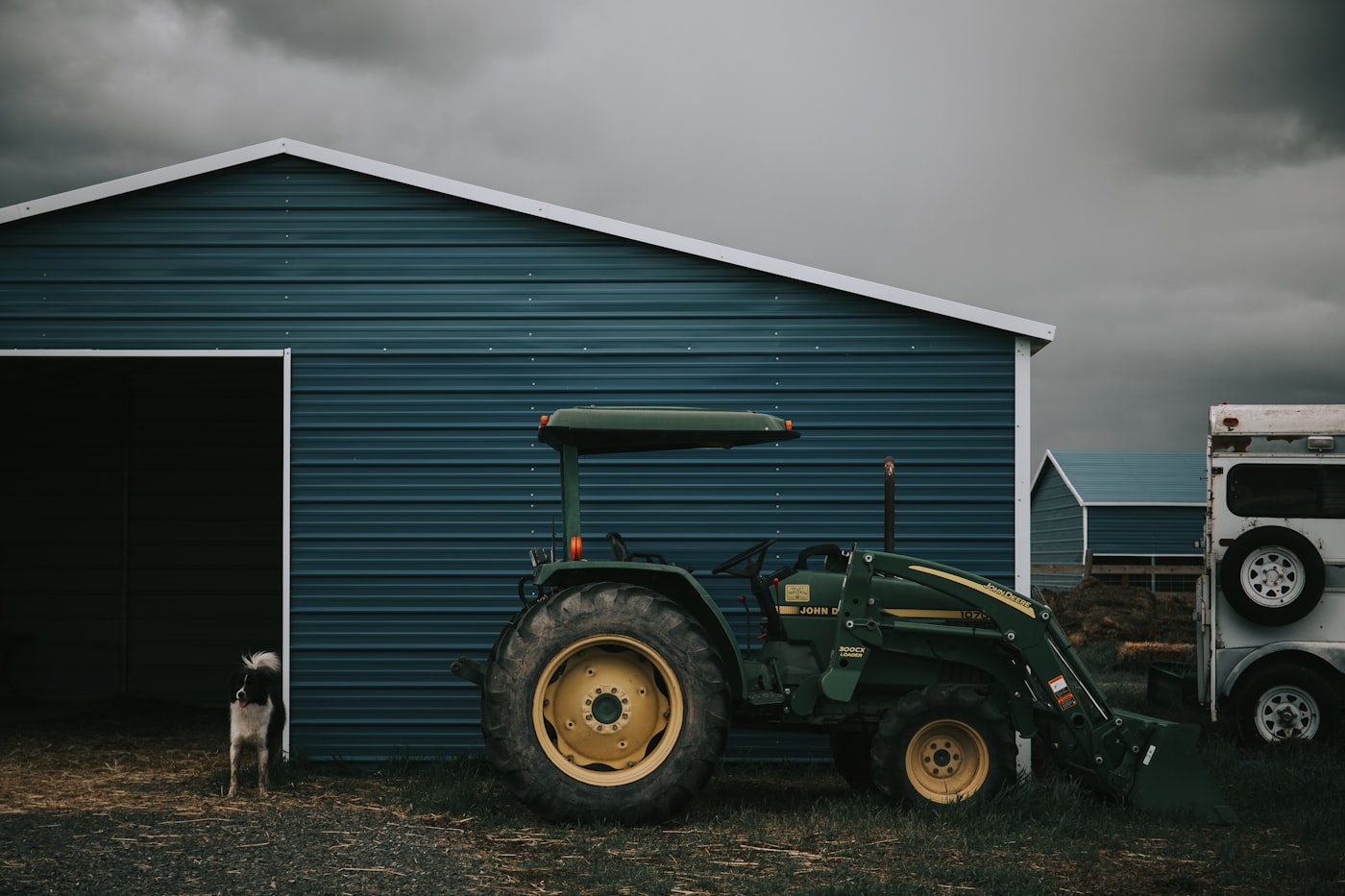 Tractor fitted with a front loader